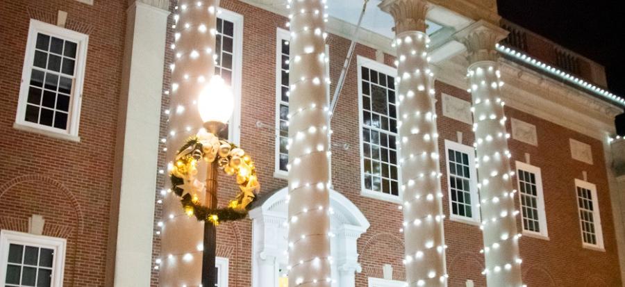 Square lighting of the Courthouse on the square